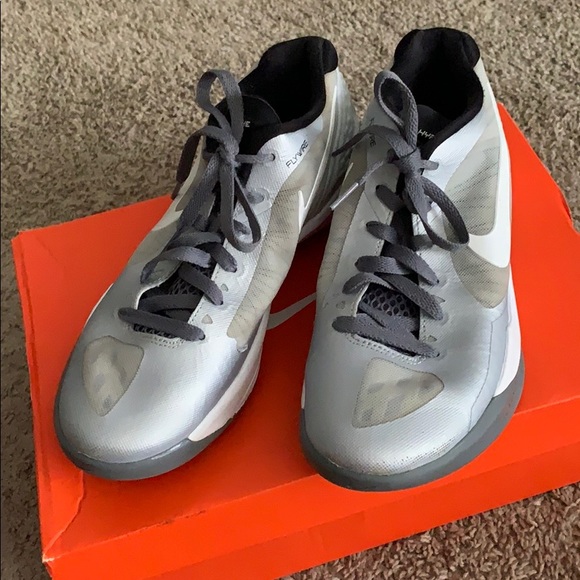 gray volleyball shoes
